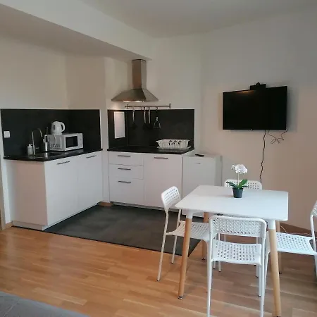 Apartment Brand New # 45 With Free Parking In The Center *